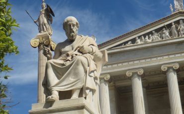 1 Estatua de Platón en la Academia de Atenas. Creative Commons